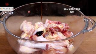 【砂锅黄焖鸡】美味易做的做法步骤：2