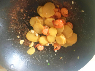 鲜虾土豆片的做法步骤：8