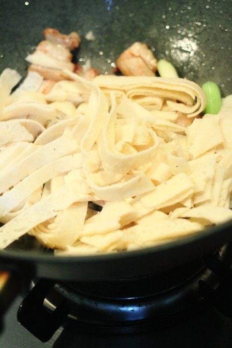传统小吃炒豆丝的做法步骤7