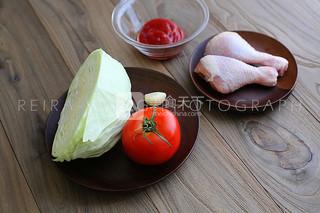 茄汁卷心菜炖鸡肉的做法步骤：1