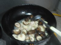 香菇烧鸡块的做法步骤7