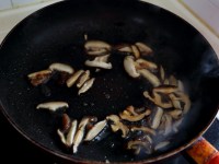 香菇青菜炒年糕的做法步骤2