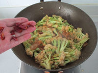 咸肉花菜干锅的做法步骤10