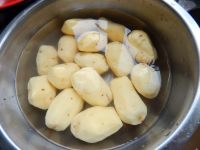 炸土豆丸子的做法步骤1