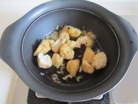 菠菜口蘑烩豆腐泡的做法步骤5