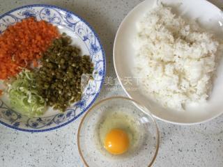 美味酸豆角蛋炒饭的做法步骤：1