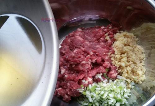 牛肉胡萝卜饺子的做法
