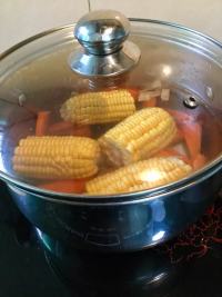 玉米猪展汤的做法步骤6