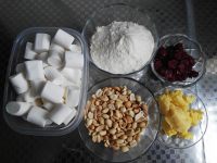 蔓越莓牛轧糖的做法步骤1