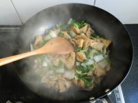 蚝油白菜烧豆泡的做法步骤6
