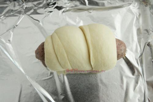 黑椒火腿肠面包的做法