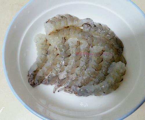 自制虾肉馄饨的做法