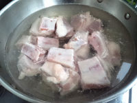 排骨玉米砂锅煲的做法步骤3
