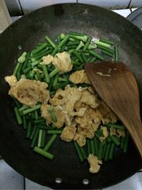 蒜苔炒鸡蛋的做法步骤5