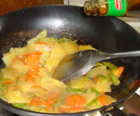 尖椒胡萝卜炒土豆片的做法步骤14