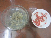 淡菜萝卜豆腐汤的做法步骤2