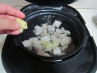 羊排鱼糕汤的做法步骤4