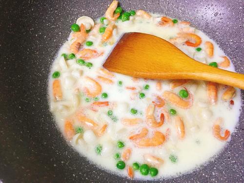 奶香青豆煨河虾的做法