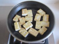 豆腐口蘑西兰花烩鱼丸的做法步骤3