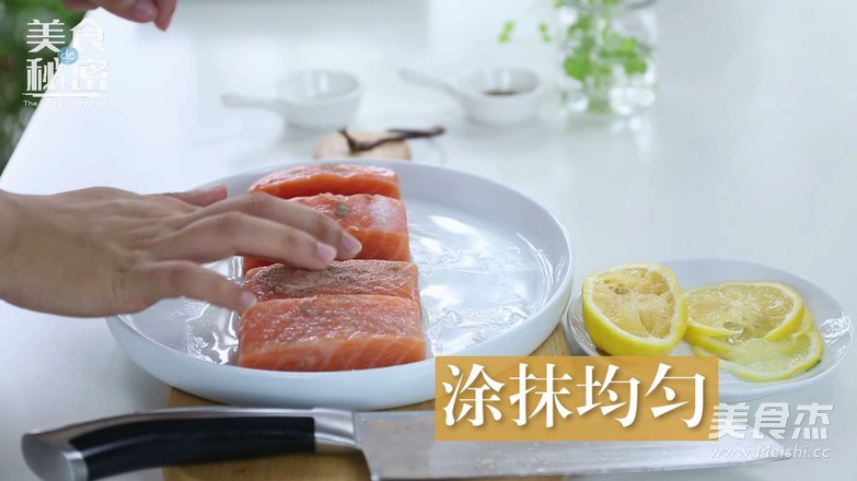 迷迭香煎三文鱼的做法