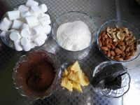 巧克力杏仁牛轧糖的做法步骤1