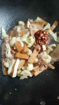 香干花菜炒肉的做法步骤9