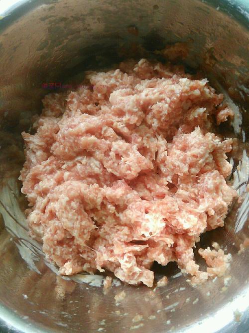 香菇胡萝卜猪肉饺子的做法