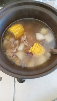 玉米萝卜羊蝎子汤的做法步骤8