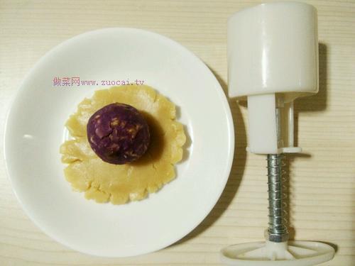 紫薯核桃豆沙馅月饼的做法