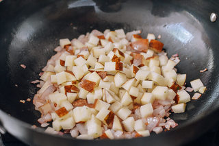 优康牛肉 | 异国风情的咖喱豌豆牛肉饭的做法步骤：2