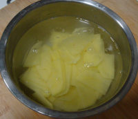 尖椒胡萝卜炒土豆片的做法步骤3