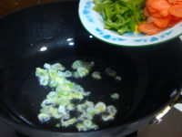 尖椒胡萝卜炒土豆片的做法步骤8