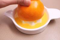 橙子蒸蛋羹的做法步骤3