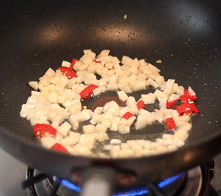 开胃低卡肉肉菜---双椒鸡丁的做法步骤：6