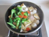 豆腐口蘑西兰花烩鱼丸的做法步骤9