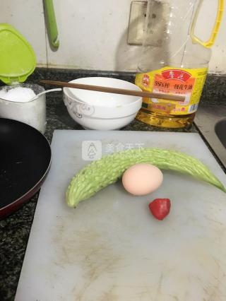 苦瓜蛋饼的做法步骤：1
