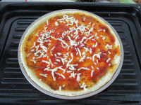 蟹肉鱼肠披萨的做法步骤8