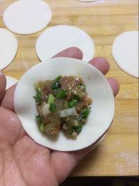 猪肉鲜虾水饺的做法步骤5