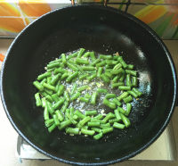 橄榄菜四季豆炒鸡肉的做法步骤8