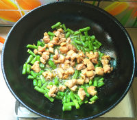 橄榄菜四季豆炒鸡肉的做法步骤9