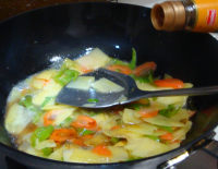 尖椒胡萝卜炒土豆片的做法步骤12