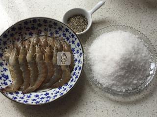 #ACA烘焙明星大赛#海盐烤大虾的做法步骤：1