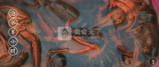 一厨作珐琅锅焖小龙虾的做法步骤：2