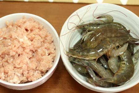 鲜虾猪肉蒸饺的做法步骤1