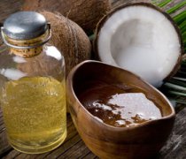 【椰子油的功效】椰子油的用途_椰子油哪个牌子好
