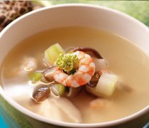 【炖猪骨头汤的做法】炖猪骨头汤怎么做好吃_炖猪骨头汤的营养价值