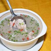 【猪骨高汤的做法】猪骨高汤的营养价值_猪骨高汤的食用功效