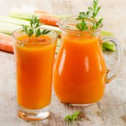 【胡萝卜汁什么时候喝最好】胡萝卜汁可以加蜂蜜吗_胡萝卜汁的营养价