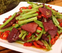 【芹菜炒牛肉】芹菜炒牛肉怎么做好吃_芹菜炒牛肉的营养价值