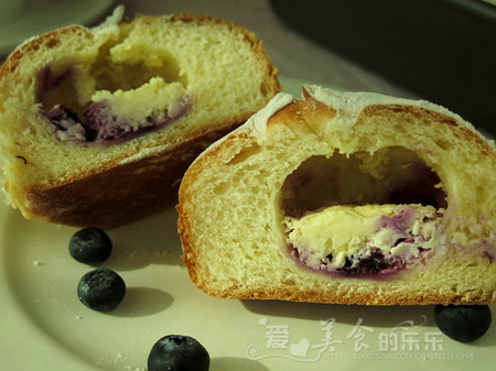 蓝莓奶酪开口笑面包的做法